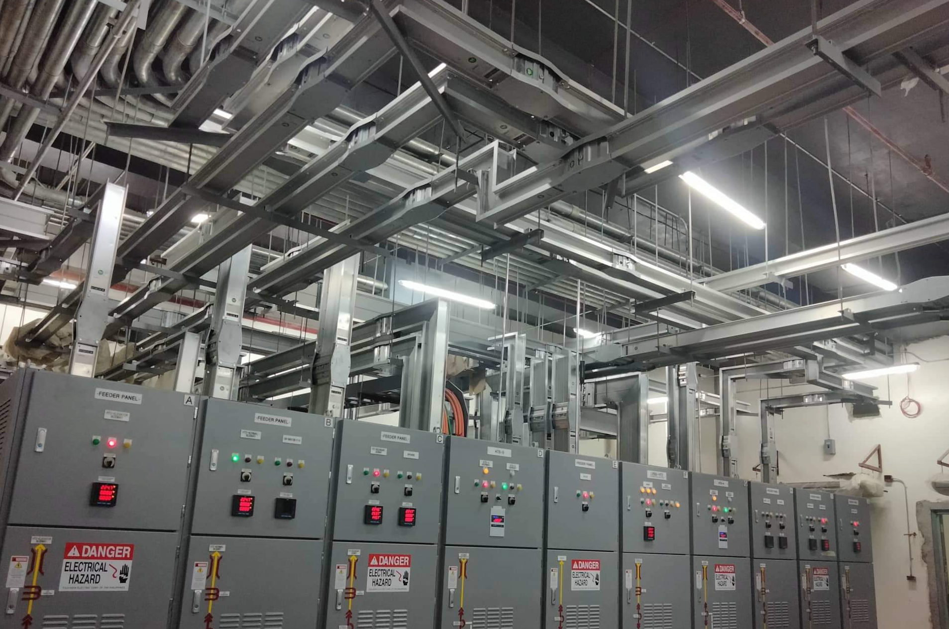 AH & AH-ES Busduct — power distribution panels overhead