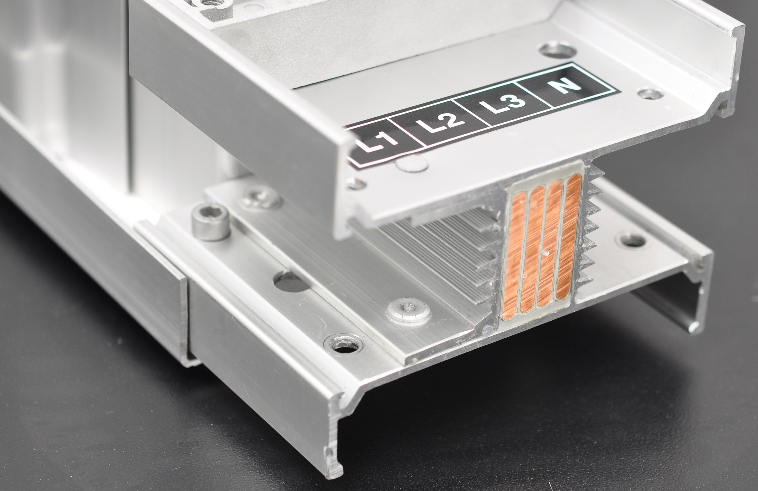 AH & AH-ES Busduct — L1 L2 L3 N connection close-up